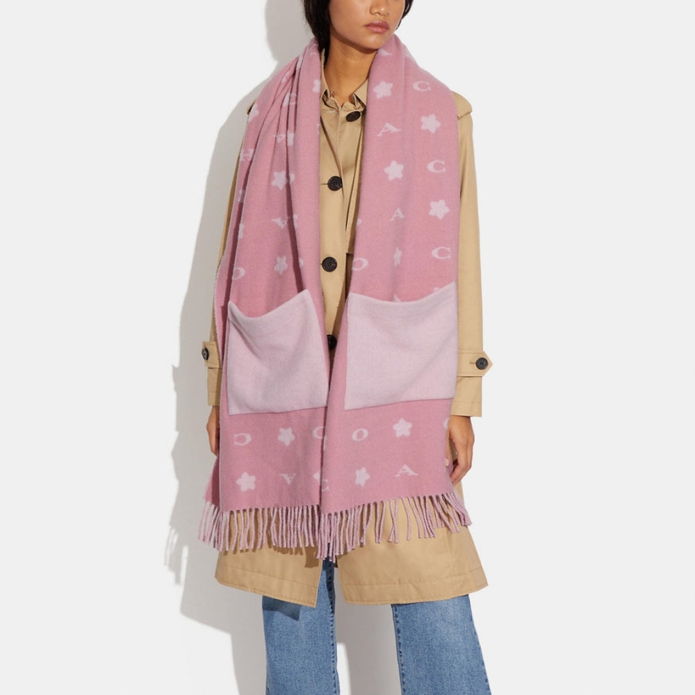 Coach NWT Stars Oversized Muffler with Pockets Color Powder Pink